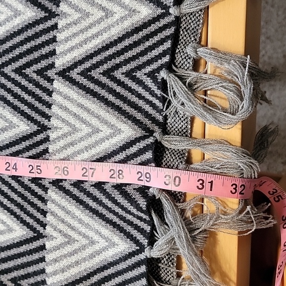 Peace n' Love Black, White & Gray Knitted Fringed Cape / Shawl. NEW with Tag - Picture 12 of 15